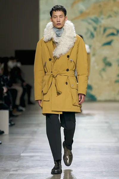 Look 7